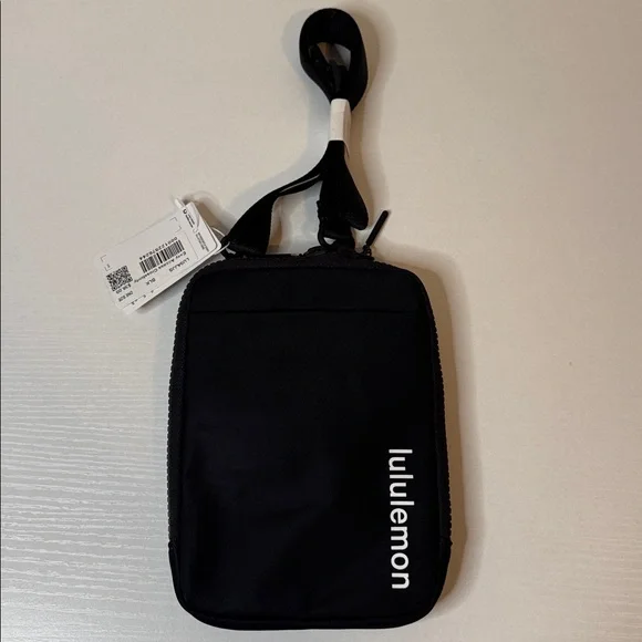 NWT Lululemon Easy Access Crossbody Bag - Black with White Wordmark Logo - Picture 4 of 9